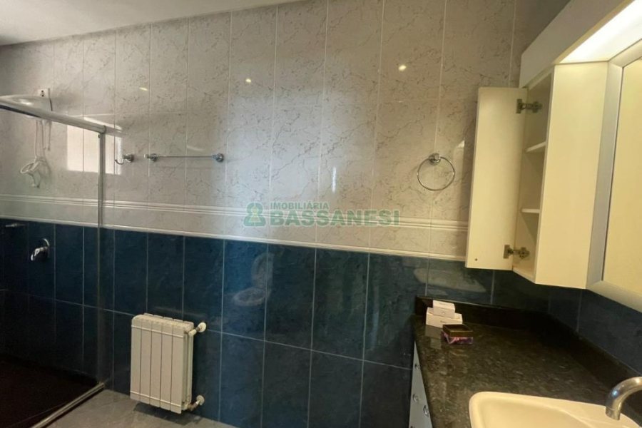 Casa com 337m², 3 dormitórios, 3 vagas, no bairro Bela Vista em Caxias do Sul para Comprar