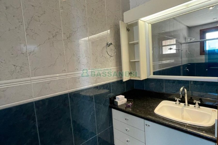 Casa com 337m², 3 dormitórios, 3 vagas, no bairro Bela Vista em Caxias do Sul para Comprar