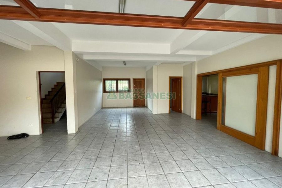 Casa com 337m², 3 dormitórios, 3 vagas, no bairro Bela Vista em Caxias do Sul para Comprar