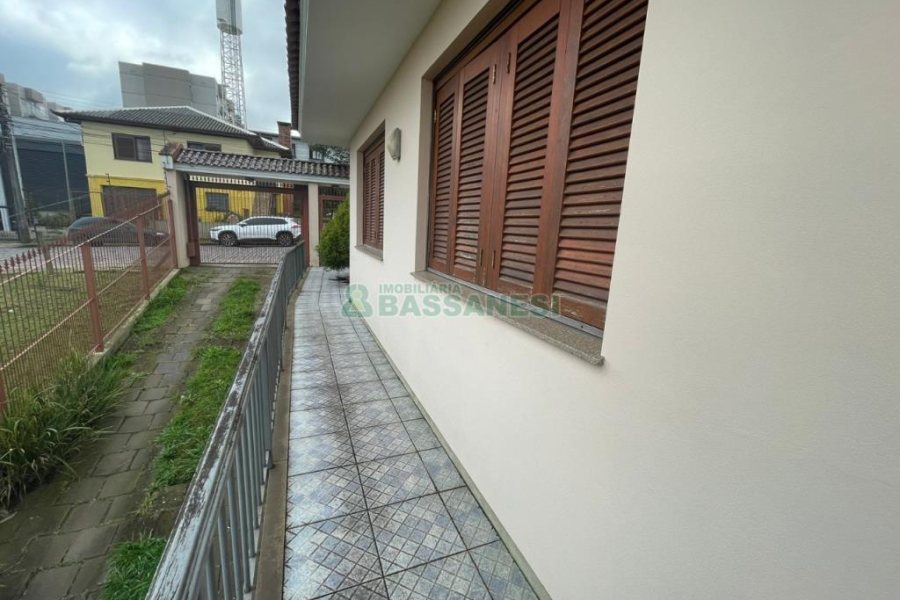 Casa com 337m², 3 dormitórios, 3 vagas, no bairro Bela Vista em Caxias do Sul para Comprar