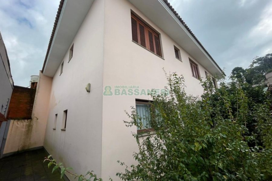 Casa com 337m², 3 dormitórios, 3 vagas, no bairro Bela Vista em Caxias do Sul para Comprar