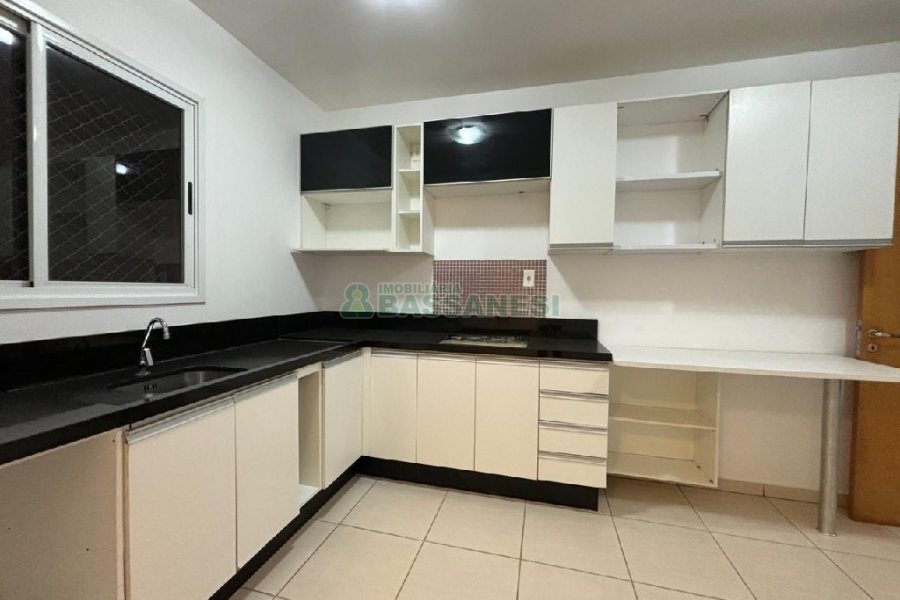 Apartamento com 101m², 3 dormitórios, 2 vagas, no bairro Universitário em Caxias do Sul para Comprar