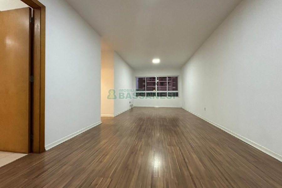 Apartamento com 101m², 3 dormitórios, 2 vagas, no bairro Universitário em Caxias do Sul para Comprar