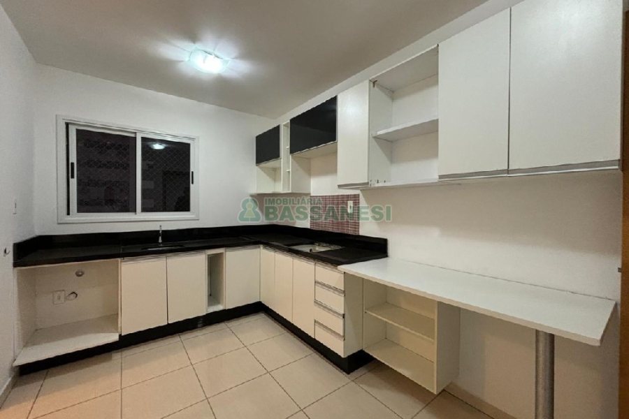 Apartamento com 101m², 3 dormitórios, 2 vagas, no bairro Universitário em Caxias do Sul para Comprar