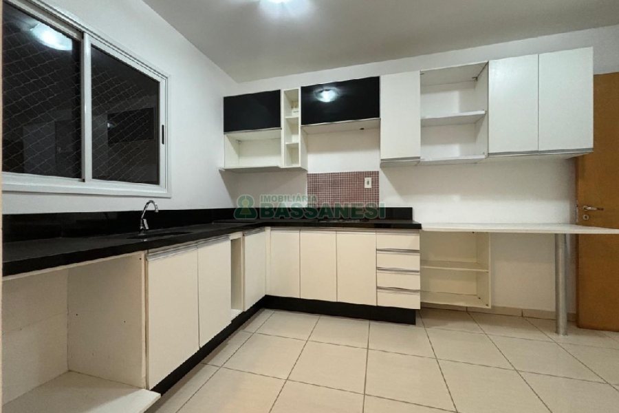 Apartamento com 101m², 3 dormitórios, 2 vagas, no bairro Universitário em Caxias do Sul para Comprar