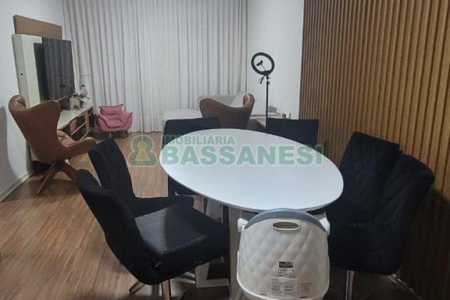 Apartamento com 101m², 3 dormitórios, 2 vagas, no bairro Universitário em Caxias do Sul para Comprar