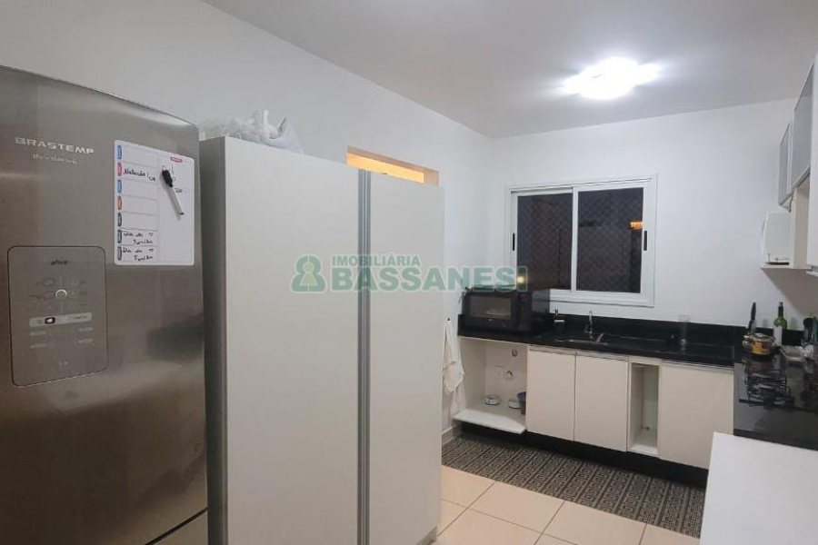 Apartamento com 101m², 3 dormitórios, 2 vagas, no bairro Universitário em Caxias do Sul para Comprar