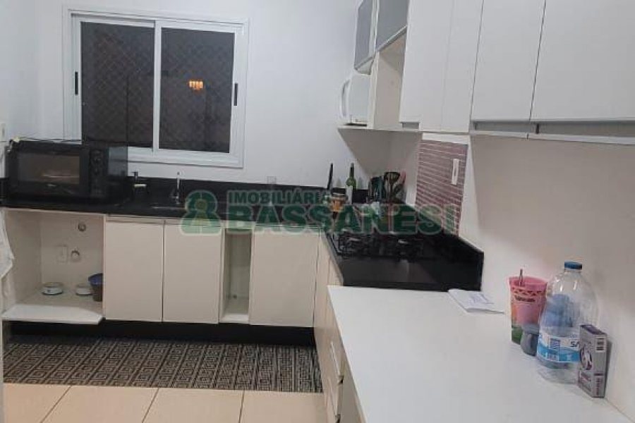 Apartamento com 101m², 3 dormitórios, 2 vagas, no bairro Universitário em Caxias do Sul para Comprar
