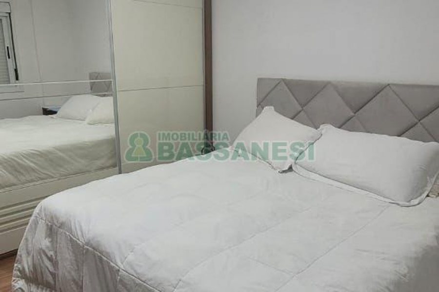 Apartamento com 101m², 3 dormitórios, 2 vagas, no bairro Universitário em Caxias do Sul para Comprar