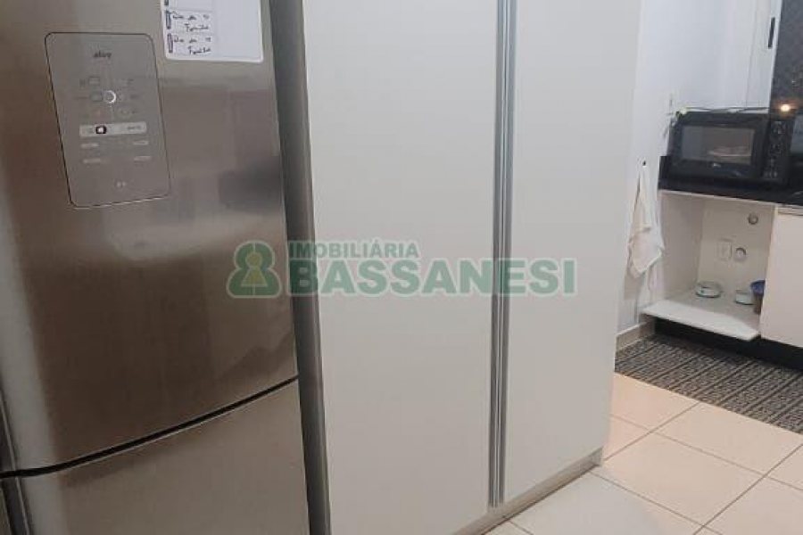Apartamento com 101m², 3 dormitórios, 2 vagas, no bairro Universitário em Caxias do Sul para Comprar