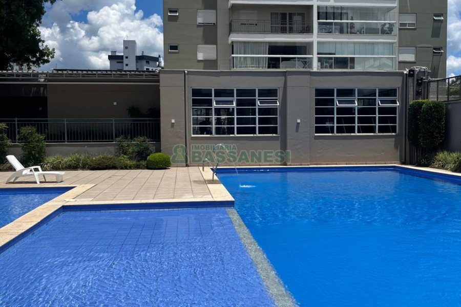 Apartamento com 101m², 3 dormitórios, 2 vagas, no bairro Universitário em Caxias do Sul para Comprar