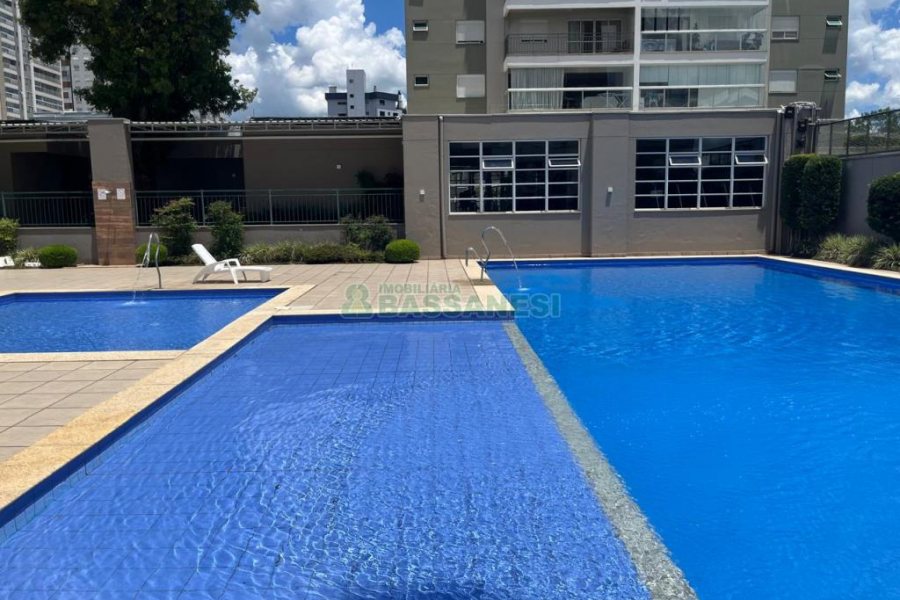 Apartamento com 101m², 3 dormitórios, 2 vagas, no bairro Universitário em Caxias do Sul para Comprar