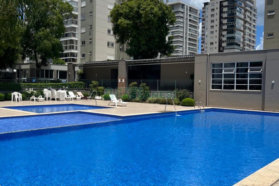 Apartamento com 101m², 3 dormitórios, 2 vagas, no bairro Universitário em Caxias do Sul para Comprar