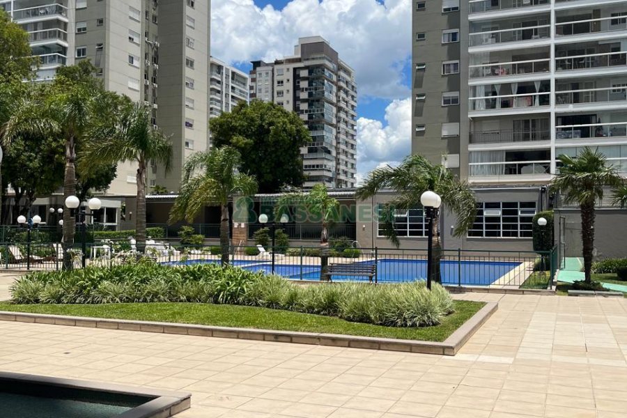 Apartamento com 101m², 3 dormitórios, 2 vagas, no bairro Universitário em Caxias do Sul para Comprar