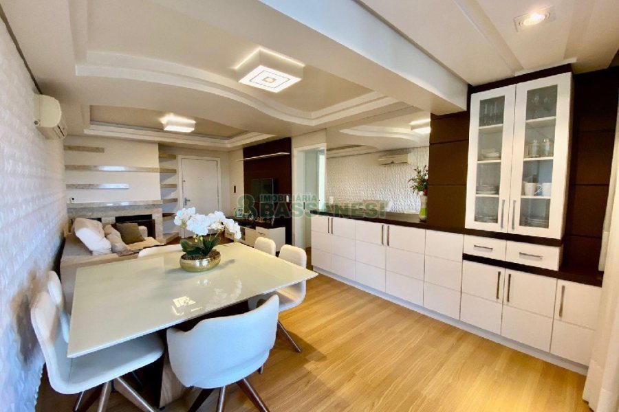 Apto Mobiliado com 162m², 3 dormitórios, 2 vagas, no bairro Sanvitto em Caxias do Sul para Comprar