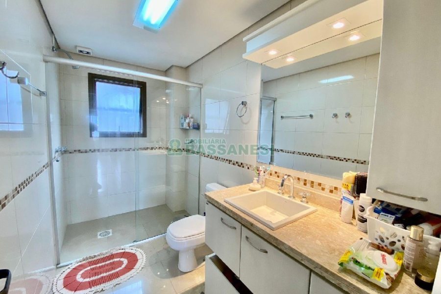 Apto Mobiliado com 162m², 3 dormitórios, 2 vagas, no bairro Sanvitto em Caxias do Sul para Comprar