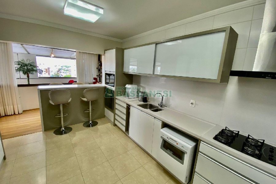 Apto Mobiliado com 162m², 3 dormitórios, 2 vagas, no bairro Sanvitto em Caxias do Sul para Comprar