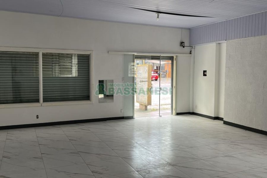 Estacionamento com 256m², no bairro Centro em Caxias do Sul para Alugar