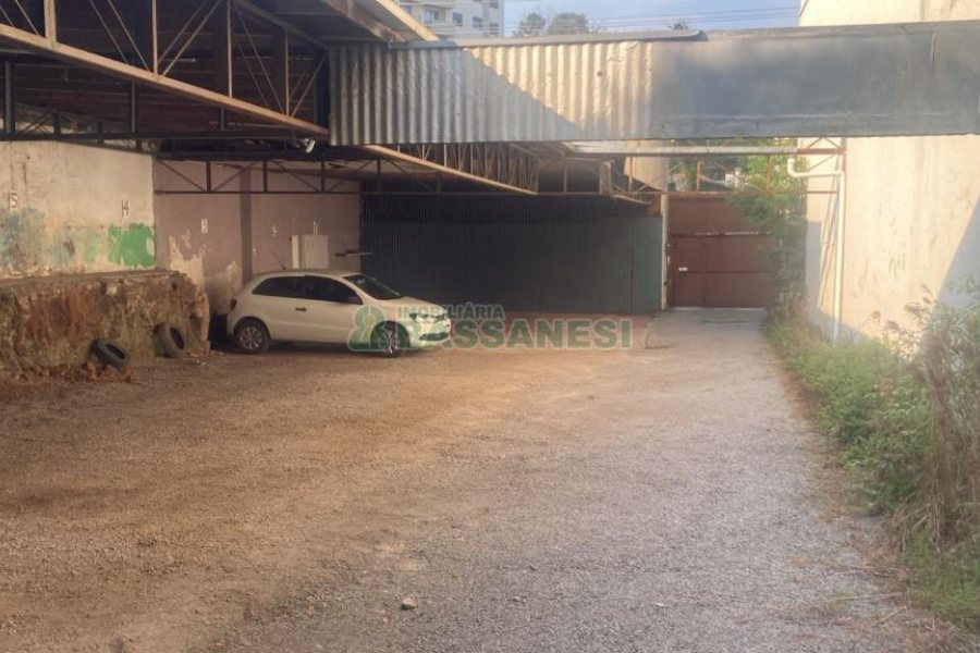 Estacionamento com 256m², no bairro Centro em Caxias do Sul para Alugar