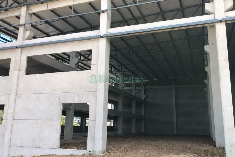 Pavilhão com 1492m², no bairro São Cristóvão em Caxias do Sul para Alugar