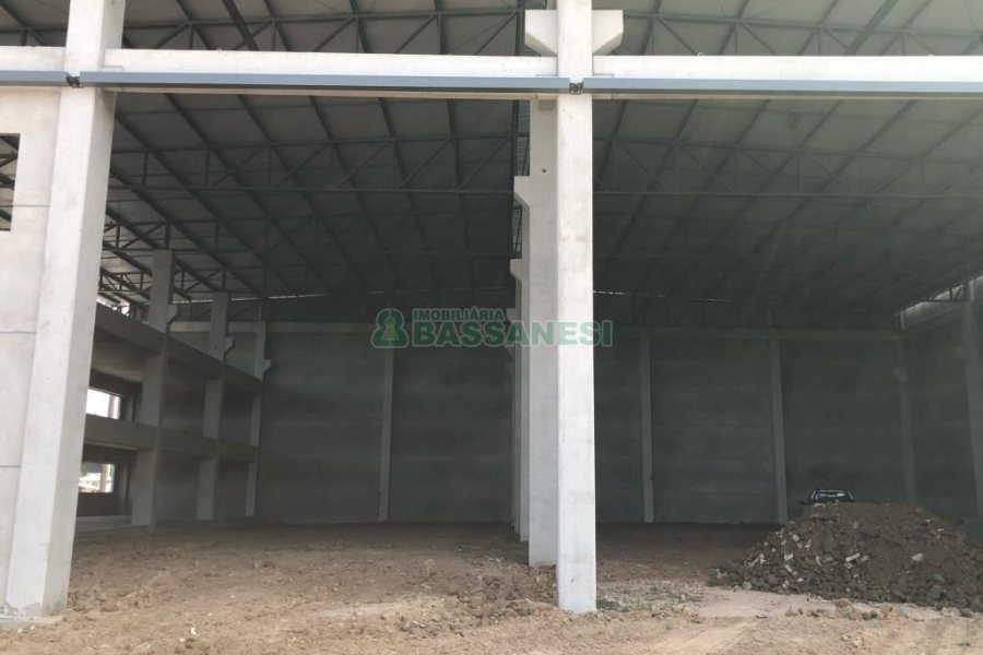 Pavilhão com 1492m², no bairro São Cristóvão em Caxias do Sul para Alugar
