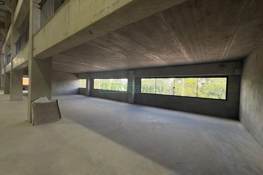 Pavilhão com 1492m², no bairro São Cristóvão em Caxias do Sul para Alugar