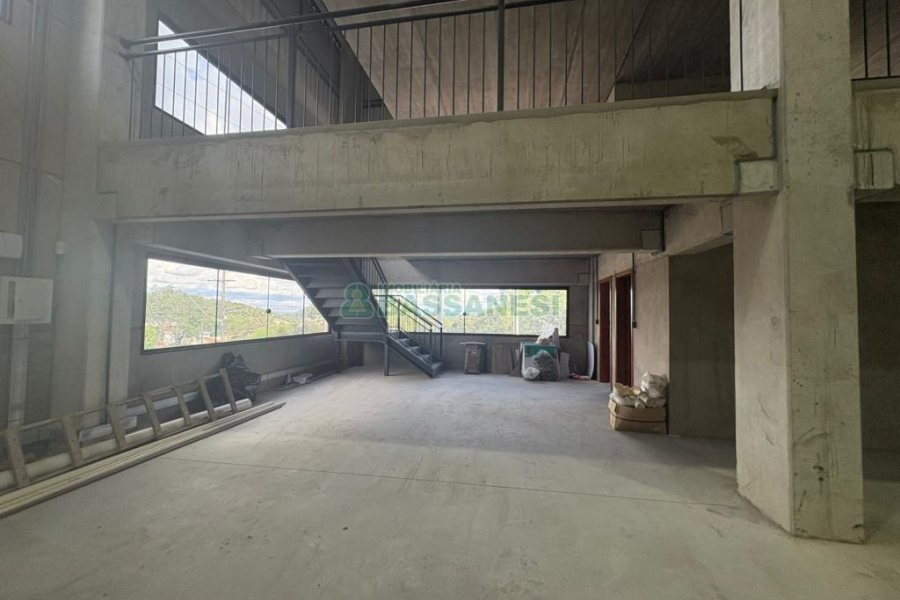 Pavilhão com 1492m², no bairro São Cristóvão em Caxias do Sul para Alugar