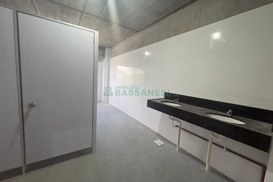 Pavilhão com 1492m², no bairro São Cristóvão em Caxias do Sul para Alugar