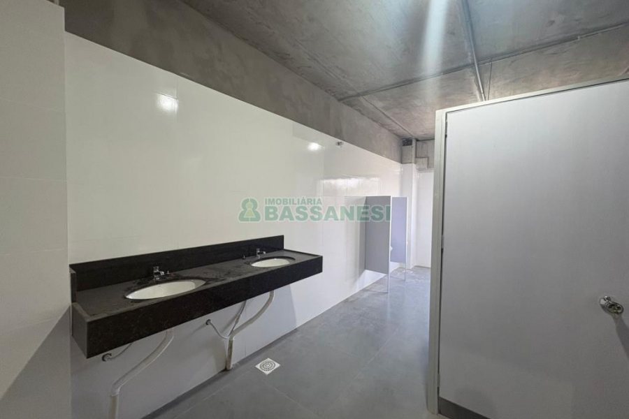 Pavilhão com 1492m², no bairro São Cristóvão em Caxias do Sul para Alugar