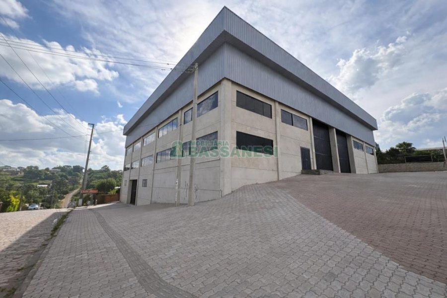 Pavilhão com 1492m², no bairro São Cristóvão em Caxias do Sul para Alugar