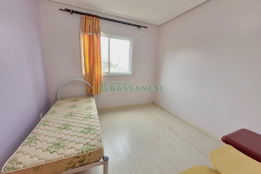 Apto Mobiliado com 75m², 3 dormitórios, 2 vagas, no bairro Kayser em Caxias do Sul para Alugar