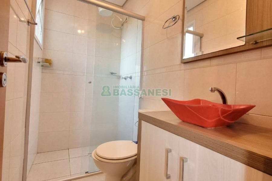 Apto Mobiliado com 75m², 3 dormitórios, 2 vagas, no bairro Kayser em Caxias do Sul para Alugar