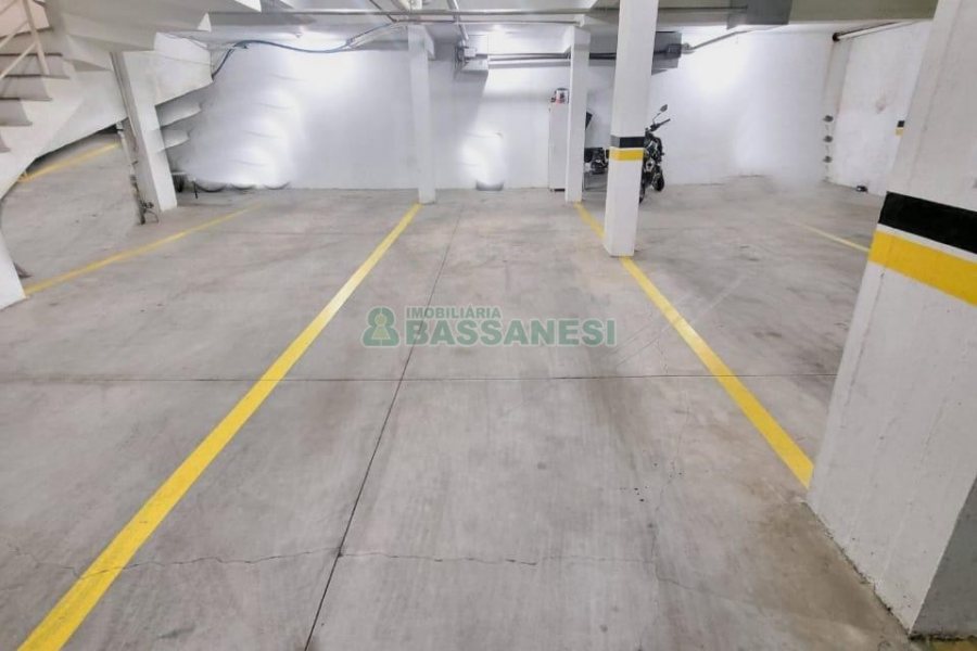 Apto Mobiliado com 75m², 3 dormitórios, 2 vagas, no bairro Kayser em Caxias do Sul para Alugar