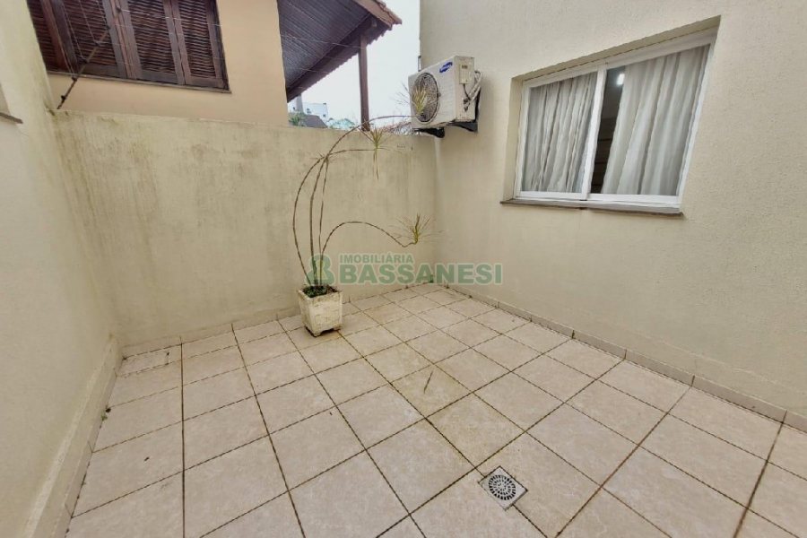 Apto Mobiliado com 75m², 3 dormitórios, 2 vagas, no bairro Kayser em Caxias do Sul para Alugar
