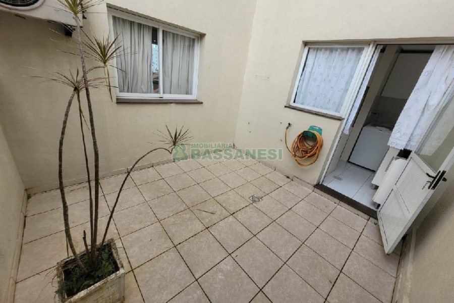 Apto Mobiliado com 75m², 3 dormitórios, 2 vagas, no bairro Kayser em Caxias do Sul para Alugar