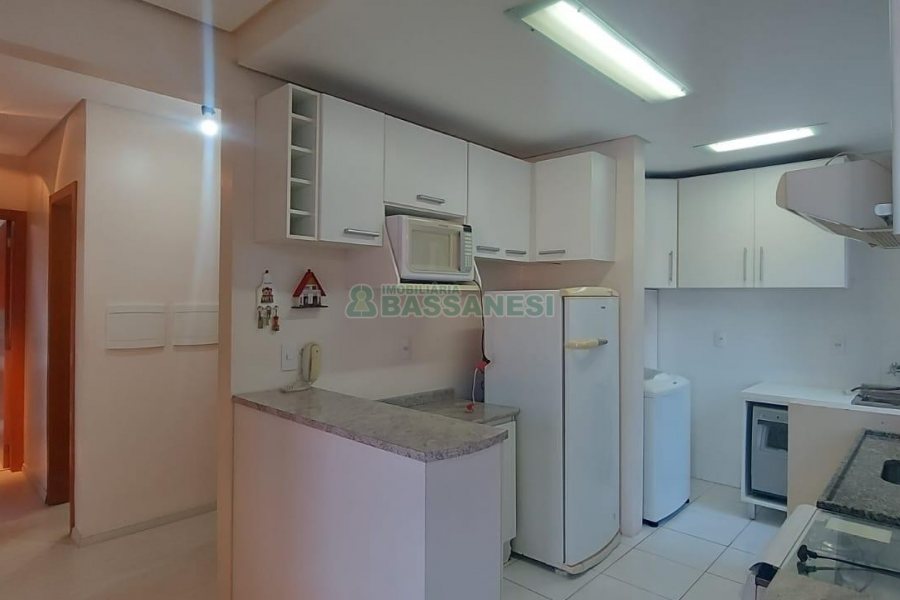 Apto Mobiliado com 75m², 3 dormitórios, 2 vagas, no bairro Kayser em Caxias do Sul para Alugar