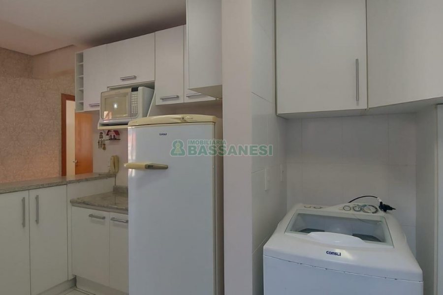 Apto Mobiliado com 75m², 3 dormitórios, 2 vagas, no bairro Kayser em Caxias do Sul para Alugar