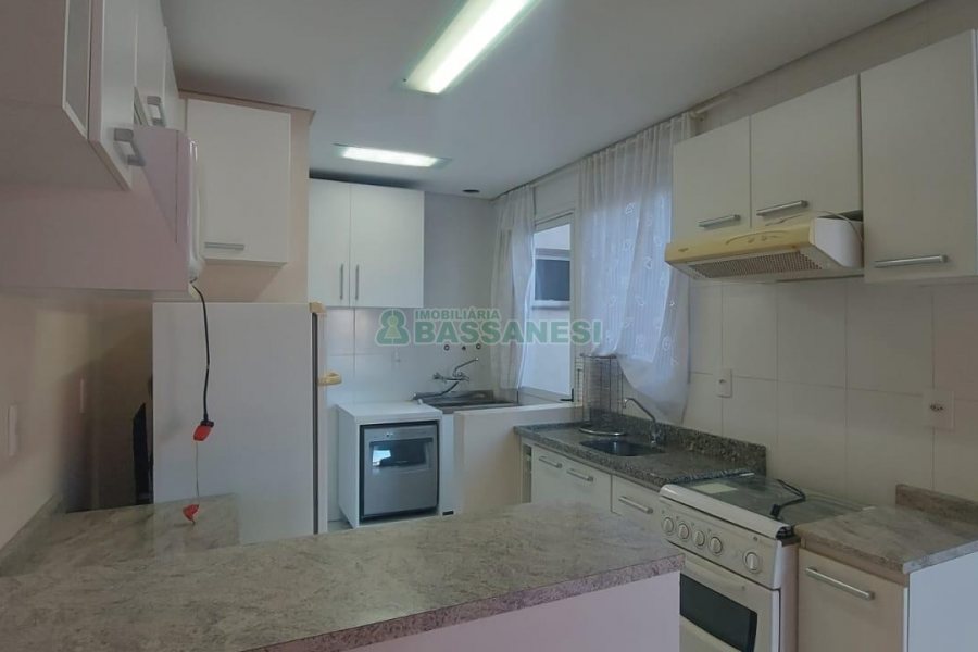 Apto Mobiliado com 75m², 3 dormitórios, 2 vagas, no bairro Kayser em Caxias do Sul para Alugar