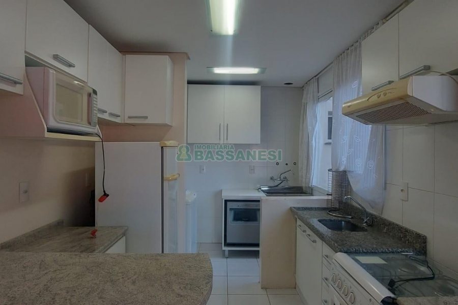 Apto Mobiliado com 75m², 3 dormitórios, 2 vagas, no bairro Kayser em Caxias do Sul para Alugar