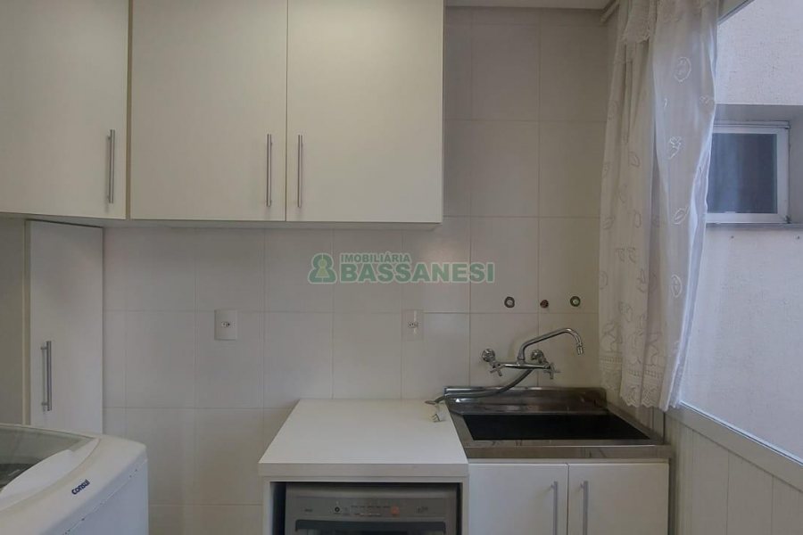 Apto Mobiliado com 75m², 3 dormitórios, 2 vagas, no bairro Kayser em Caxias do Sul para Alugar