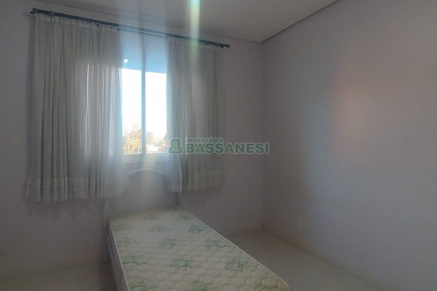 Apto Mobiliado com 75m², 3 dormitórios, 2 vagas, no bairro Kayser em Caxias do Sul para Alugar