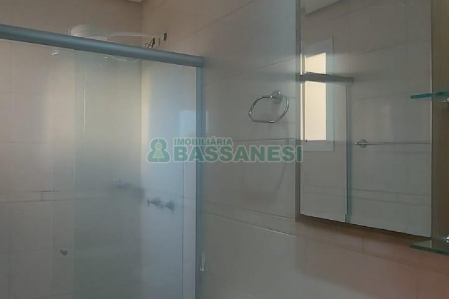 Apto Mobiliado com 75m², 3 dormitórios, 2 vagas, no bairro Kayser em Caxias do Sul para Alugar
