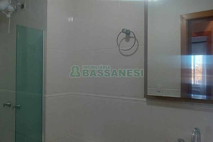 Apto Mobiliado com 75m², 3 dormitórios, 2 vagas, no bairro Kayser em Caxias do Sul para Alugar
