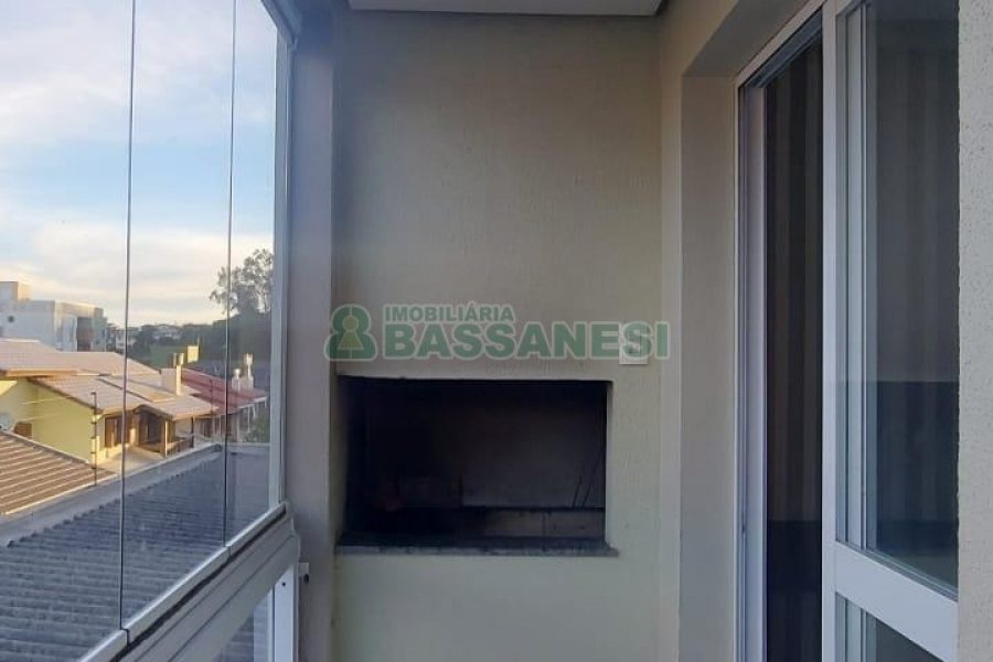 Apto Mobiliado com 75m², 3 dormitórios, 2 vagas, no bairro Kayser em Caxias do Sul para Alugar