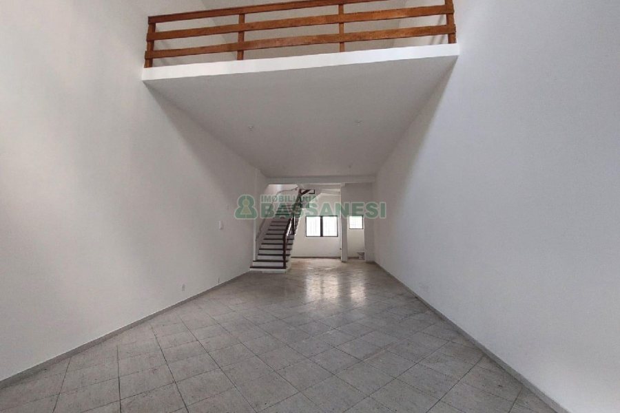 Loja com 150m², no bairro São Pelegrino em Caxias do Sul para Alugar