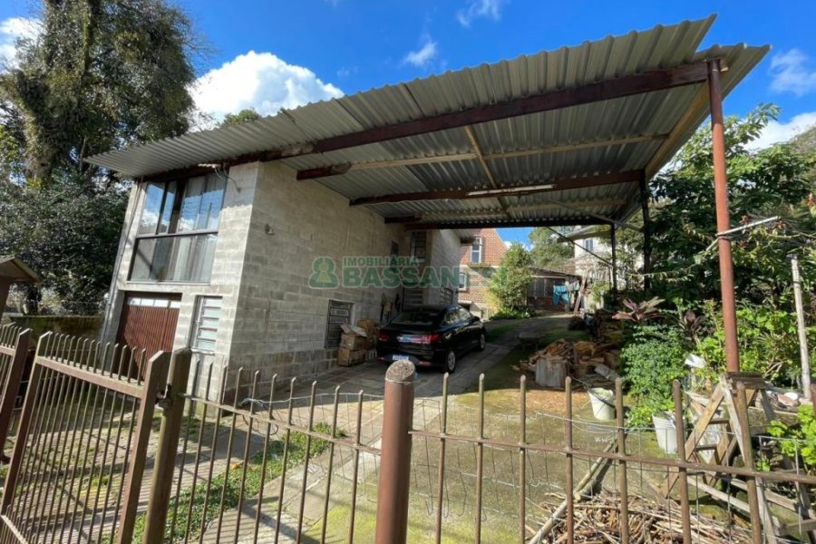 Casa com 120m², 3 dormitórios, 1 vaga, no bairro Cruzeiro em Caxias do Sul para Comprar