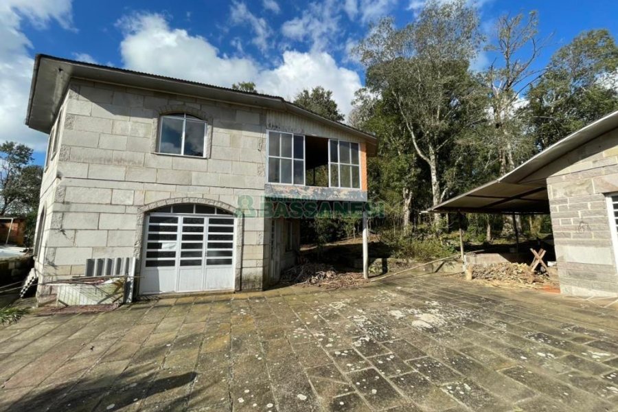 Casa com 120m², 3 dormitórios, 1 vaga, no bairro Cruzeiro em Caxias do Sul para Comprar