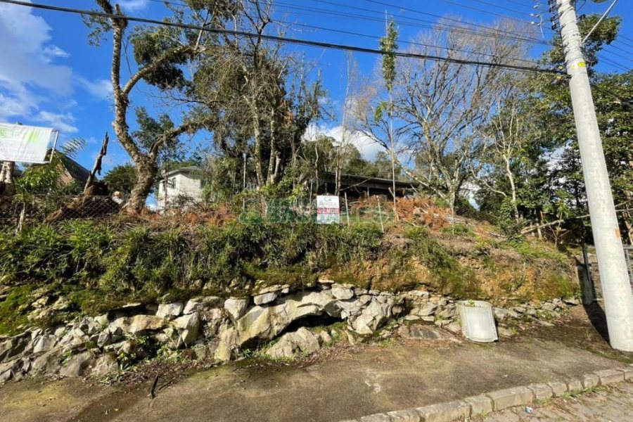 Casa com 120m², 3 dormitórios, 1 vaga, no bairro Cruzeiro em Caxias do Sul para Comprar