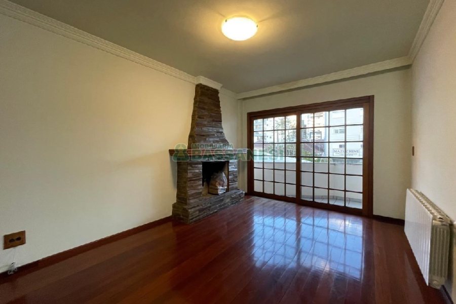 Apartamento com 138m², 3 dormitórios, 2 vagas, no bairro São Pelegrino em Caxias do Sul para Comprar