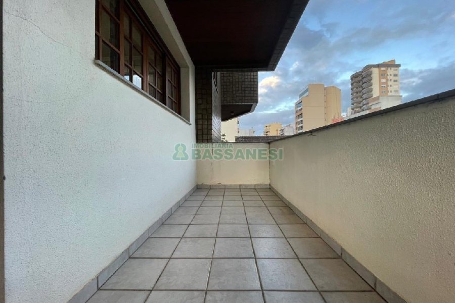 Apartamento com 138m², 3 dormitórios, 2 vagas, no bairro São Pelegrino em Caxias do Sul para Comprar